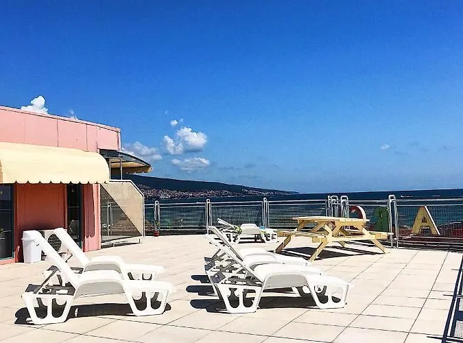 Largo Beach Hotel 阳光海滩