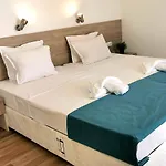 Хотел Largo Beach Hotel