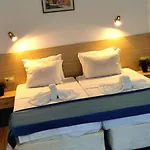 Хотел Largo Beach Hotel