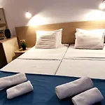 Largo Beach Hotel Хотел