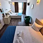 Largo Beach Hotel Хотел 3*