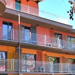 Largo Beach Hotel Хотел