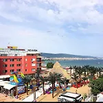 Хотел Largo Beach Hotel