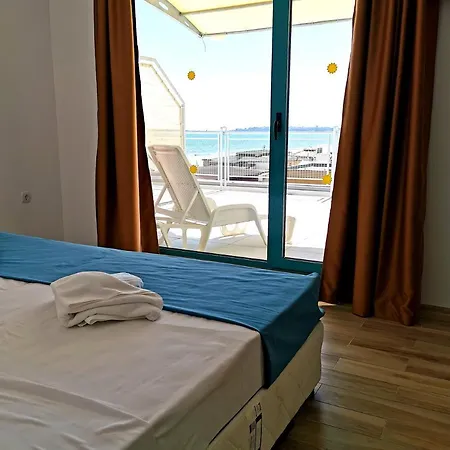 Ξενοδοχείο Largo 3*