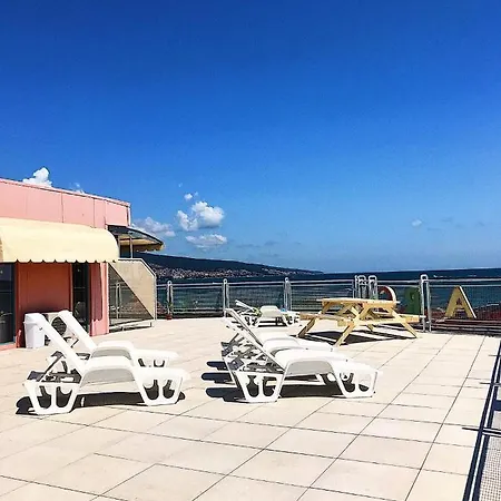 Largo Σάνι Μπιτς